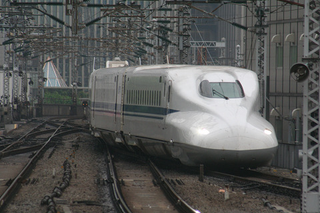 Illustration for article titled Japan's Type N700 Bullet Train Almost Half as Fast as an Airplane